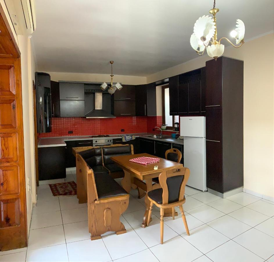 Shtepi Me Qera Fier Villa Exterior photo